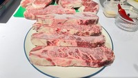 Ini dia potongan-potongan daging sirloin yang digunakan oleh chef Yuda. Chef selebriti ini menggunakan dua jenis daging dari 2 daerah berbeda di New South Wales. Foto: Detikcom / Atiqa Rana
