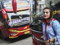 Pesona Sopir Bus Wanita Liena Ozora