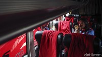 Menjalani profesi sebagai sopir bus wanita bukanlah pilihan. Namun karena ia hanya lulusan SMP dan kesulitan mencari pekerjaan. Karena itulah ia juga sempat terjun di dunia malam.