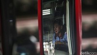 Namun, pekerjaan itu tidak berlangsung lama, ia terpaksa harus terjun ke dunia malam selama 3 tahun di NTT. Liena pulang dan bertekad kembali ke jalan yang benar dengan berbagai pekerjaan yang ditekuni.