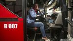 Pesona Sopir Bus Wanita Liena Ozora