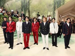 Paved The Way! Stray Kids Full Member ke Met Gala