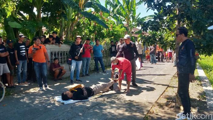 Suasana rekonstruksi pembunuhan di Desa Bulusan, Kecamatan Karangdowo, Klaten, Selasa (7/5/2024).