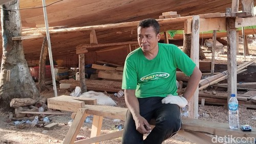 Sudarmo, tukang kayu yang terpilih menjadi anggota DPRD Kota Bima, NTB. (Foto: Rafiin/detikBali)