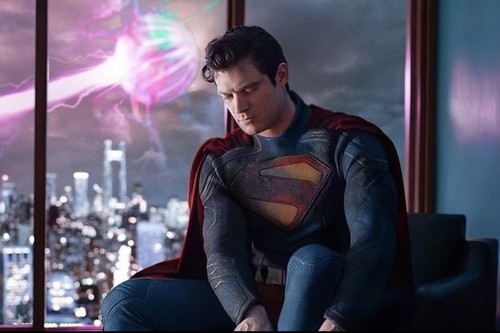 Penampilan perdana David Corenswet di Superman.