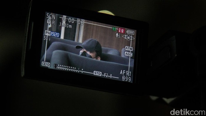 Tampil Serba Hitam, Bupati Sidoarjo Gus Mudhlor Tiba di KPK Bupati Sidoarjo, Jawa Timur, Ahmad Mudhlor Ali (Gus Mudhlor) tiba di gedung KPK, Jakarta, Selasa (7/5/2024).
