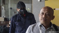 Muhdlor akan diperiksa sebagai tersangka dalam kasus dugaan pemotongan insentif ASN di lingkungan Badan Pelayanan Pajak Daerah (BPPD) Pemkab Sidoarjo.  
