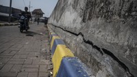 Tanggul ini berfungsi mengurangi dampak banjir rob dan rembesan air laut sekitar Cilincing.  
