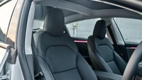Interiornya menerima material terbaru yang memiliki kualitas lebih baik untuk meredam kebisingan di jalan. Foto: Dok. Prestige Motorcars
