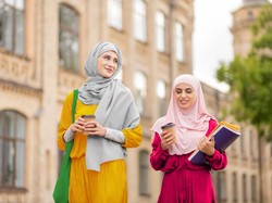 Baju Kuning Cocok dengan Jilbab Warna Apa? Coba 10 Pilihan Warna Ini