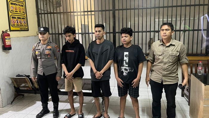 Admin judi online Higgs Domino yang diamankan di Surabaya