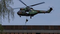 Jika kejadian seperti itu terjadi di Olimpiade, yang selangkah lebih dekat dengan kenyataan pada Rabu (8/5) malam saat obor Olimpiade tiba di Marseille, GIGN akan dipanggil.