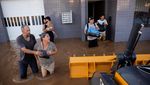 Alat Berat Dikerahkan untuk Evakuasi Korban Banjir di Brasil