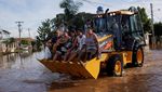 Alat Berat Dikerahkan untuk Evakuasi Korban Banjir di Brasil