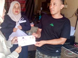 Andre Rosiade Lunasi Tunggakan Biaya Sekolah Anak Tukang Sablon di Padang