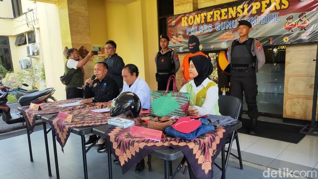 AS pelaku begal payudara di Jalan Panggang-Imogiri dibekuk polisi. AS mengaku melakukan aksi cabul itu karena dendam. Foto diambil Rabu (8/5/2024).