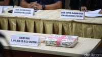 Kemudian, narkoba tersebut dikirimkan ke Cilincing melalui paket PT Pos Indonesia.