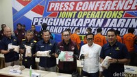 Barang bukti yang ditunjukkan sebanyak 20.272 butir pil ekstasi.