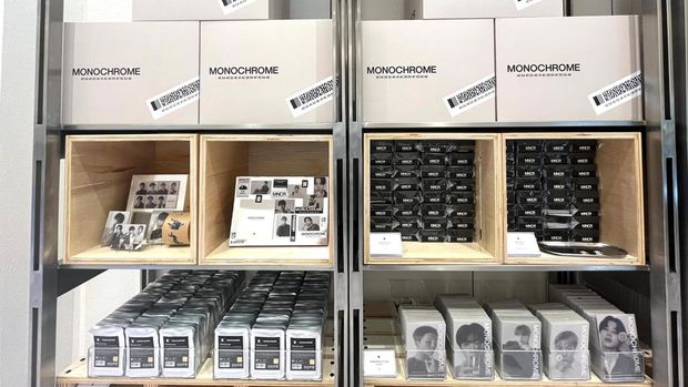 BTS POP-UP: MONOCHROME