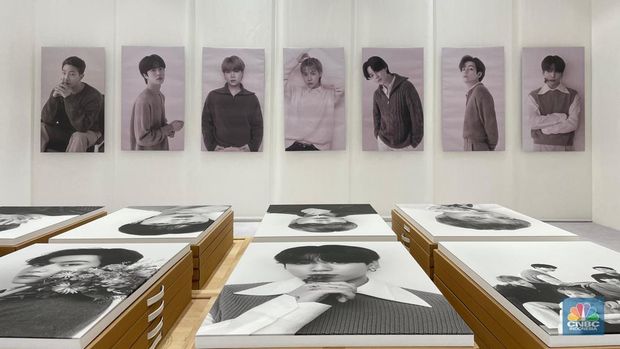 BTS POP-UP: MONOCHROME di METRO Department Store, Gandaria City. (CNBC Indonesia/Rindi Salsabilla)