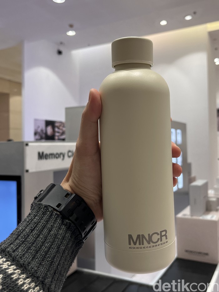 Media preview BTS POP-UP: MONOCHROME IN JAKARTA digelar Rabu (8/5/2024). Pop-store eksklusif BTS ini dibuka untuk umum mulai 9 Mei - 23 Juni 2024 di METRO Department Store GF mal Gandaria City.