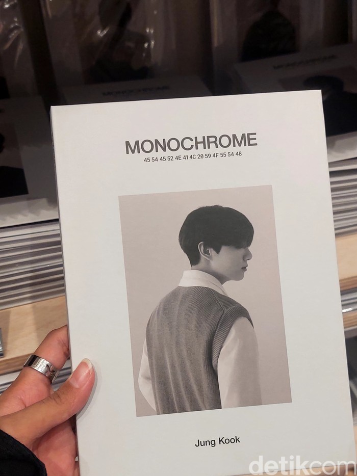 BTS POP-UP: MONOCHROME IN JAKARTA Media preview BTS POP-UP: MONOCHROME IN JAKARTA digelar Rabu (8/5/2024). Pop-store eksklusif BTS ini dibuka untuk umum mulai 9 Mei - 23 Juni 2024 di METRO Department Store GF mal Gandaria City.