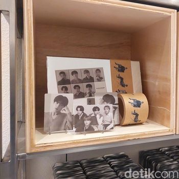 Media preview BTS POP-UP: MONOCHROME IN JAKARTA digelar Rabu (8/5/2024). Pop-store eksklusif BTS ini dibuka untuk umum mulai 9 Mei - 23 Juni 2024 di METRO Department Store GF mal Gandaria City.