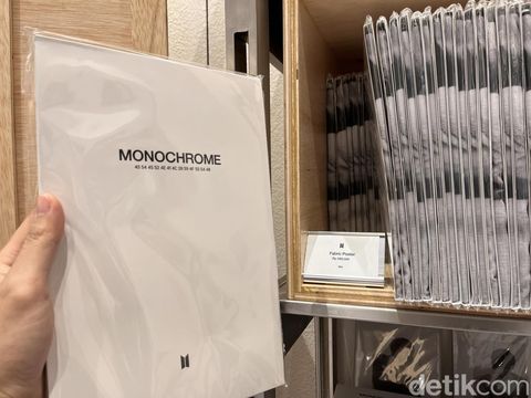 Media preview BTS POP-UP: MONOCHROME IN JAKARTA digelar Rabu (8/5/2024). Pop-store eksklusif BTS ini dibuka untuk umum mulai 9 Mei - 23 Juni 2024 di METRO Department Store GF mal Gandaria City.