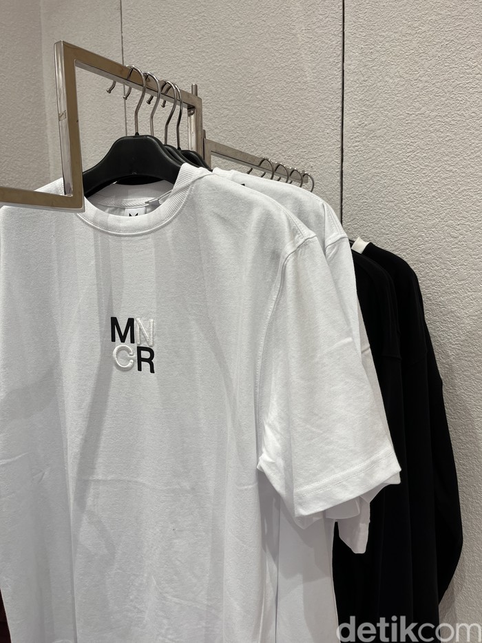 Media preview BTS POP-UP: MONOCHROME IN JAKARTA digelar Rabu (8/5/2024). Pop-store eksklusif BTS ini dibuka untuk umum mulai 9 Mei - 23 Juni 2024 di METRO Department Store GF mal Gandaria City.