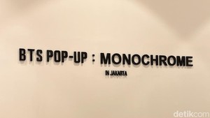 Kalau semua udah masuk keranjang belanjaan, tinggal check out di kasir deh! Kamu cuma punya waktu 30 menit buat belanja dan foto-foto. Jadi besok Kamis (9/5/2024) manfaatkan dengan baik ya! Jangan lupa nomor antrean bisa kamu ambil jam 9 WIB pagi, dan BTS POP-UP: MONOCHROME IN JAKARTA mulai buka jam 10 WIB pagi. (Foto: Atmi Ahsani Yusron/detikcom)