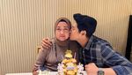 Seru! Begini Potret Chand Kelvin Jajan Mie hingga Ketupat Sayur