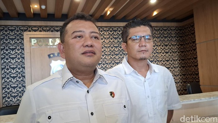 Direktur Reskrimsus Kombes Nasriadi dan Kasubdit V Siber Kompol Fajri. (Raja Adil Siregar/detiKSumut)