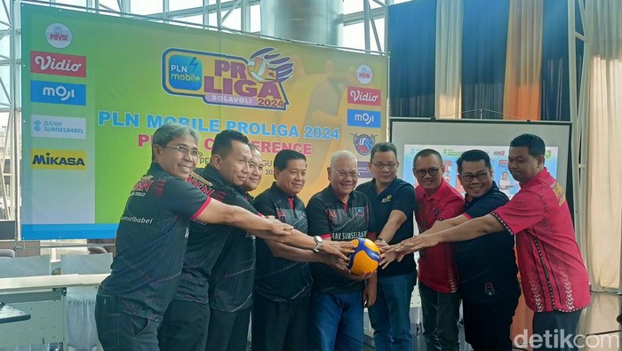 Direktur Utama Bank Sumsel Babel dan jajaran Tim BSB targetkan sapu bersih dua laga kandang.