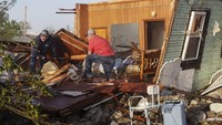 Tornado mematikan melanda kota Barnsdall, Oklahoma, yang berpenduduk 1.000 orang.