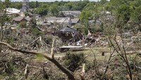 Pusat Prediksi Badai NOAA di Norman, Oklahoma, sebelumya telah mengeluarkan peringatan risiko cuaca buruk yang paling tinggi mungkin untuk beberapa tornado kuat.