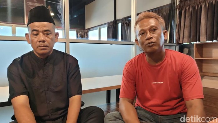 Dua korban order fiktif takjil Masjid Sheikh Zayed, Supodo (kiri) dan Slamet (kanan) saat ditemui di kawasan Sukoharjo, Rabu (8/5/2024)