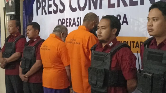 Dua WN Pakistan yang meminta paksa sumbangan di Blitar