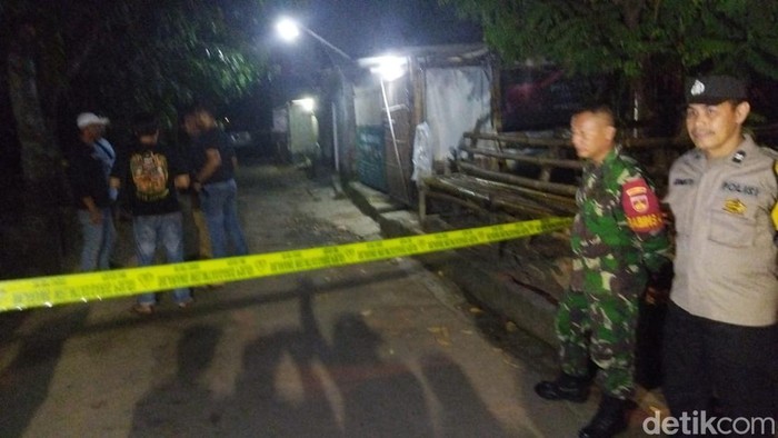 Polisi melakukan olah TKP lokasi duel maut di Desa Kebondalem Kidul, Kecamatan Prambanan, Klaten, Selasa (7/5/2024).