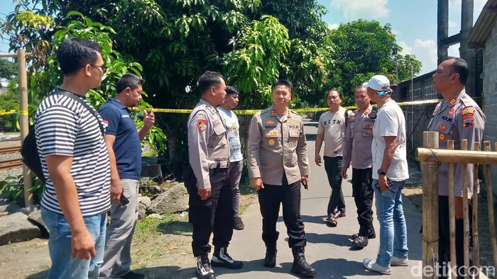 Kapolres Klaten AKBP Warsono cek lokasi duel maut di Dusun Tegalharjo, Desa Kebondalem Kidul, Kecamatan Prambanan, Klaten, Rabu (8/5/2024).