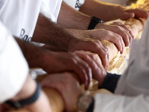 Dunia Hari Ini: Rekor Roti Terpanjang di Dunia Dipecahkan di Prancis