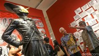 Butet langsung mendampingi politisi PDIP tersebut mengelilingi pameran bertajuk Melik Nggendong Lali.