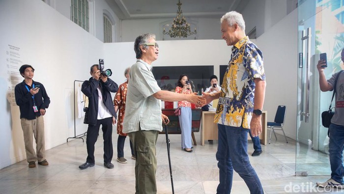 Ganjar Semringah di Pameran Butet Kartaredjasa Ganjar Semringah di Pameran Butet Kartaredjasa