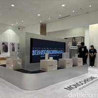 Terletak di tengah ruangan, ada LED yang menampilkan wajah BTS dengan dekorasi bak baggage claim di bandara. Pasti jadi spot incaran buat berfoto ria. Foto: dok. R Chairini Putong/Wolipop