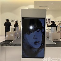 Spot foto yang satu ini tak boleh dilewatkan karena menampilkan satu per satu wajah personel BTS di layar LED. Foto: dok. R Chairini Putong/Wolipop