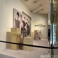 Begitu masuk BTS POP-UP: MONOCHROME IN JAKARTA, kamu akan disambut wajah tampan personel BTS RM, Jin, Suga, J-Hope, Jimin, V, dan Jungkook. Foto: dok. R Chairini Putong/Wolipop
