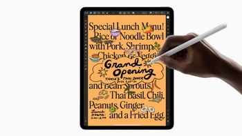 iPad Air 2024 mendukung Apple Pencil Pro. Alhasil memungkinkan pengguna mewujudkan ide mereka dengan cara lebih intuitif. Foto: Apple