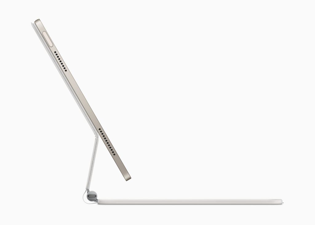 iPad Air 2024 bisa digunakan seperti komputer menggunakan aksesori smart keyboard.