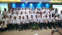 Para pengurus Kadin Jakarta Timur foto bersama di sela-sela acara.