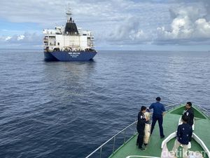 Kapal Angkut 1.950 Ton Pupuk Tenggelam di Tanjung Puting, 16 ABK Dievakuasi