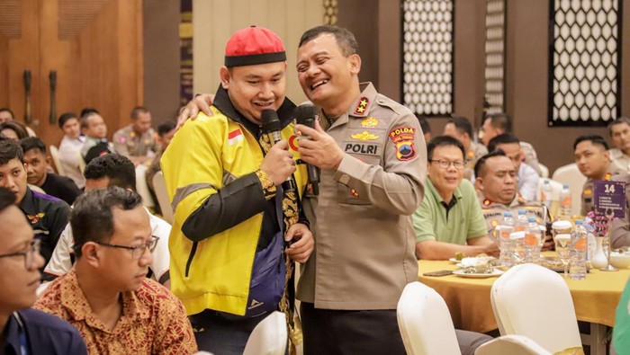 Kapolda Jawa Tengah Irjen Ahmad Luthfi menggelar halalbihalal dengan berbagai komunitas lalu lintas di Semarang, Rabu (8/4/2024).